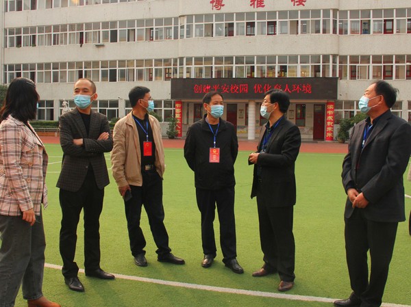 相山区人大常委会调研组专题调研平安校园建设。.JPG