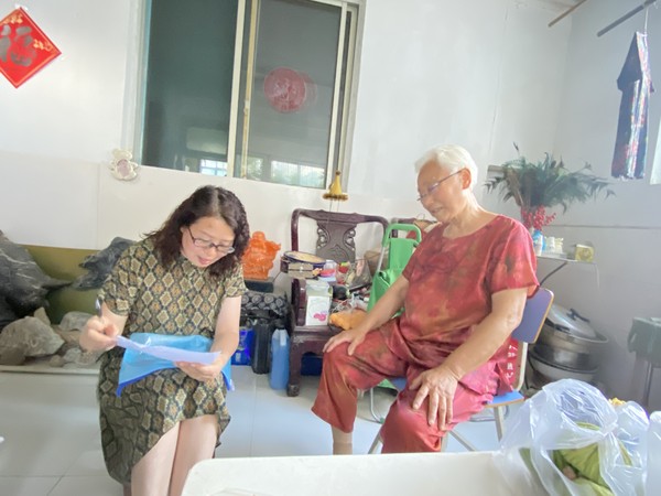2022.6.26刘云主任访民情IMG_7588.JPG