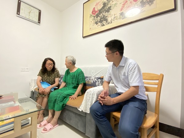 2022.6.26刘云主任访民情IMG_7606.JPG