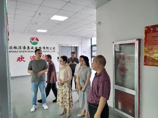 7月12日上午，杭州萧山中开机器人有限公司总经理金冬梅一行到开发区考察，区人大副主任刘云陪同接待并座谈。1.jpg